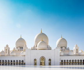 Fototapeta na wymiar Islamic Sheikh Zayed Grand Mosque in Abu Dhabi with domes and symmetry