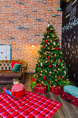 Naklejka premium New year tree with gifts at home