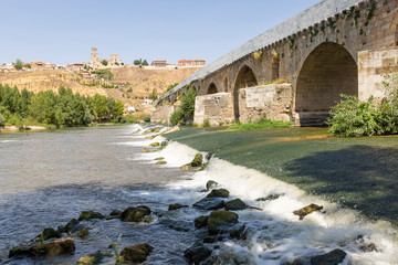 the Roman bridge over Duero river next to Toro city, province of Zamora, Spain