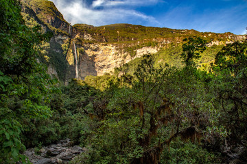 Fototapeta na wymiar Cammino alla cascata di Gocta, 771 m, Chachapoyas, Perù