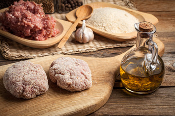 Preparation of ground chopper for frying.