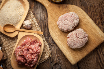 Preparation of ground chopper for frying.