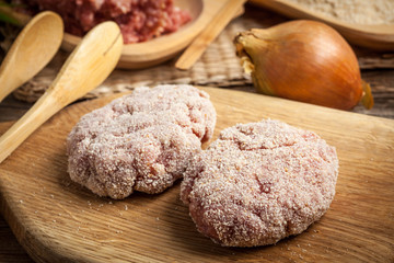 Preparation of ground chopper for frying.