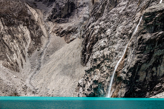 Laguna 69, Huar&agrave;z, Per&ugrave;