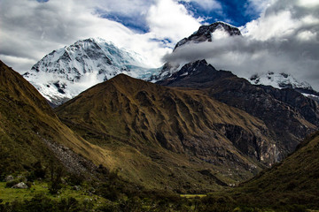 La bellissima Cordillera bianca e le sue lagune nel parco nazionale Huascaran, Huaràz, Perù