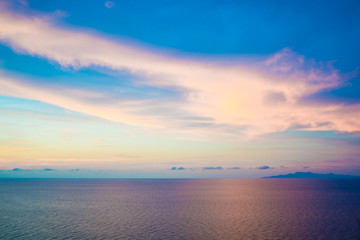 Fototapeta premium Dramatice sky sunset sky evening in sea