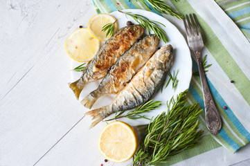 Fried fish with lemon rosemary and pepper.
