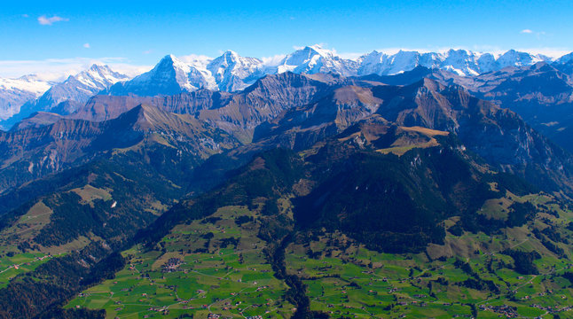 Blick vom Niessen auf die Schweizer Bergwelt