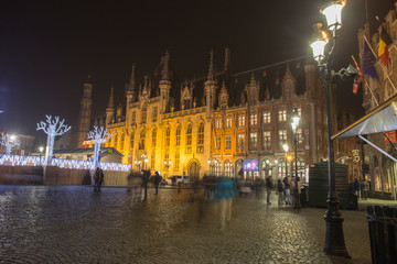 Naklejka premium Bruges, Belgium - November 24, 2018: Central Bruges Market Square by night decorated at Christmas.