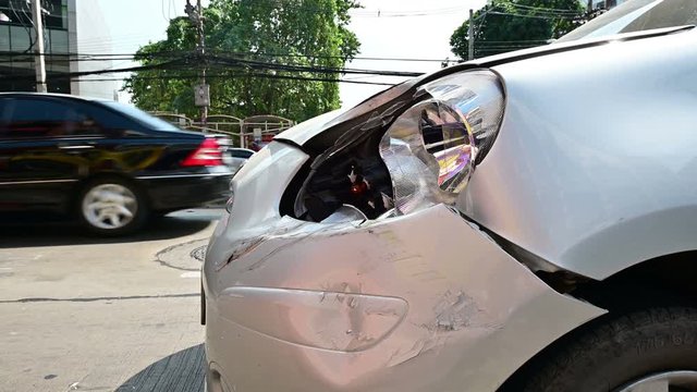 4K Car scratch on front bumper from accident with flashing emergency lights