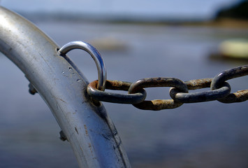 Naklejka premium Corrosive chains symbolizing long lasting commitment