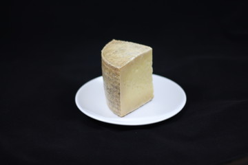 Delicious pure sheep's cheese curing with a strong flavor