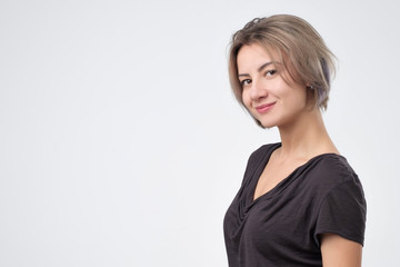 Obraz premium Young beautiful woman confident and happylooking at camera. Posititve human emotion.