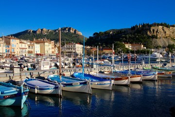 Fototapeta na wymiar Le port de Cassis