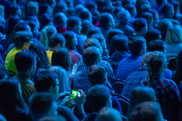 Obraz premium Audience listens to the lecturer at the conference hall