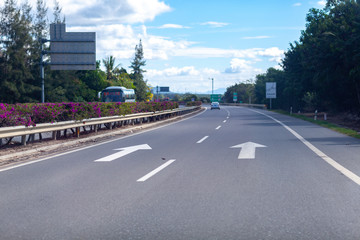 高速　スピード　覆面　パトカー　煽り　運転　交通　違反　渋滞　帰省　ゴールデン　お盆　罰金　サービス