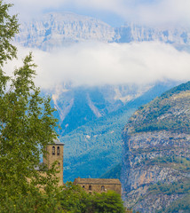 Fototapeta na wymiar Village of Torla Ordesa, with Monte Perdido behind in Huesca, Spain
