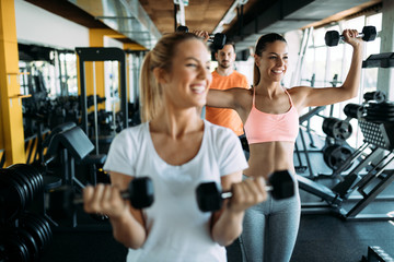 Fototapeta na wymiar Group of healthy fitness people in gym