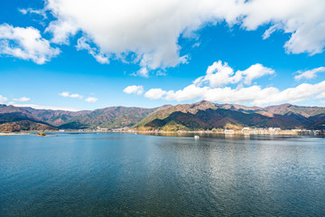 Obraz premium Autumn colors at Fujikawaguchiko - a Japanese resort town in the northern foothills of Mount Fuji. It surrounds Lake Kawaguchi, one of the scenic Fuji Five Lakes in Japan