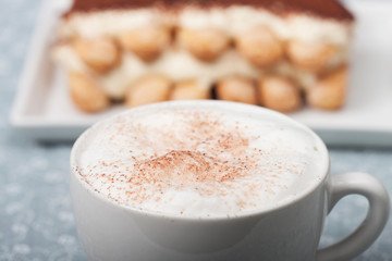Cappuccino mit Tiramisu
