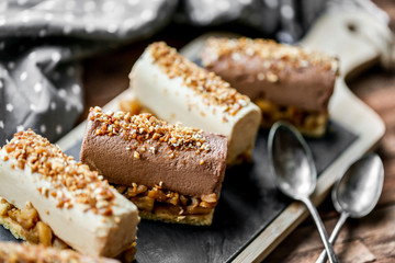 mini bûches glacées sur ardoise