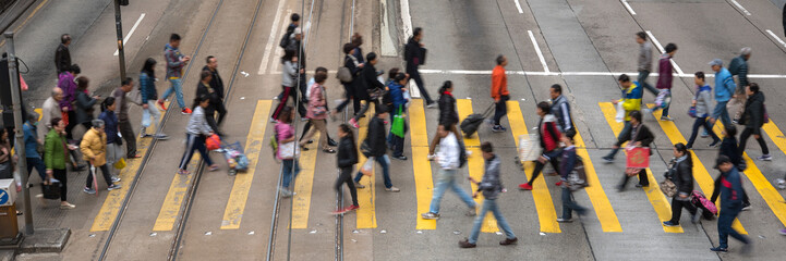 People crossing street in Hong Kong　横断歩道を渡る人々 香港  - obrazy, fototapety, plakaty