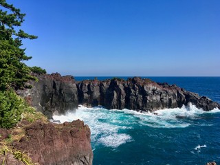 Fototapeta na wymiar Cliff and Beautiful sea in Japan