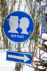 Kissing sign