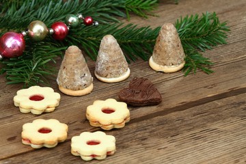Obraz na płótnie Canvas Shortbread Christmas candies and decoration / Various xmas confectionery on the brown wooden board