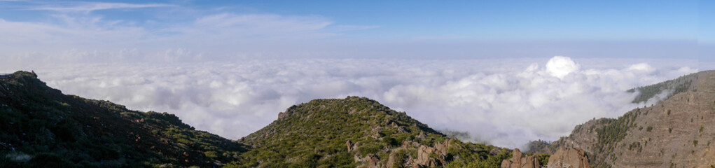Fototapeta na wymiar Roque de los Muchachos - Über den Wolken - Panorama