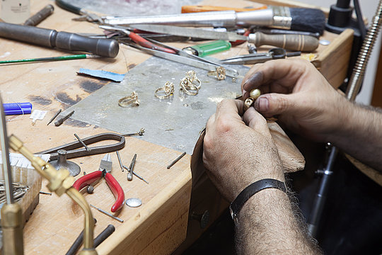 Craft jewelery making