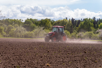 Traktor auf dem Feld