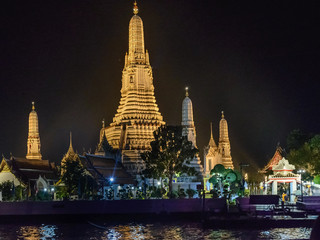 Phra Prang Wat Arun, vista del templo des del rio Chap Phraya (Bangkok, Taiilandia)