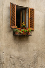 Fototapeta na wymiar Tuscan Window 2