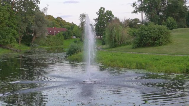 3697_The_water_fountain_on_the_lake_outside.mov