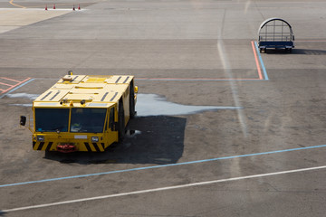 Aerodrome tow truck with trailer pusher for aircraft