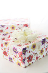 Fototapeta na wymiar Floral pattern gift box