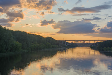 Fototapeta na wymiar bridge and sunset