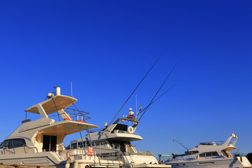 Fototapeta premium A luxurious cruiser boat lined in a clear blue sky