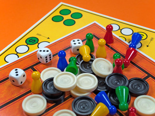 Verschiedene Gesellschaftsspiele, Spielfiguren