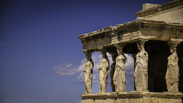 Colonnes et statues sur le site de l'Acropole &agrave; Athenes