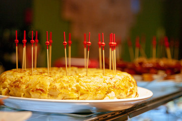Tortilla de patatas. Tortilla española para pinchos