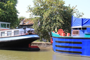 Bateaux color&eacute;s