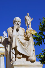 Obraz premium Statue of Socrates and Apollo in front of the University of Athens