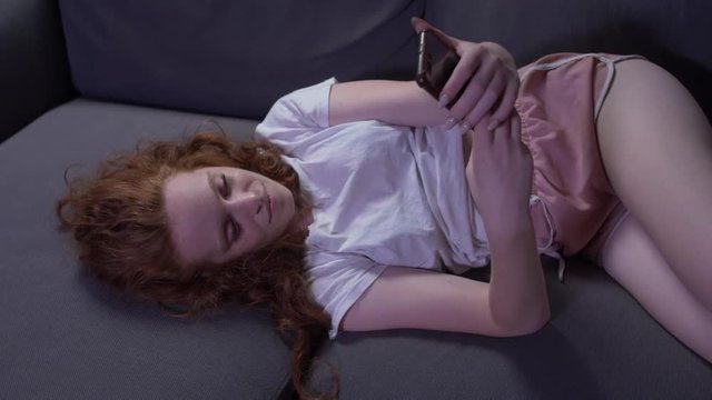 girl does Salafi on the couch