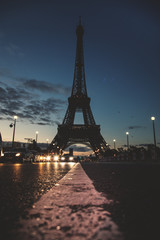 Fototapeta na wymiar Eiffelturm bei Nacht