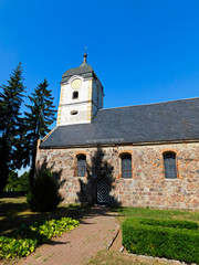 Fototapeta na wymiar Die reformierte Dorfkirche