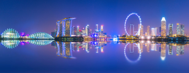 Panoramic view of the Singapore landmarks at night. - obrazy, fototapety, plakaty