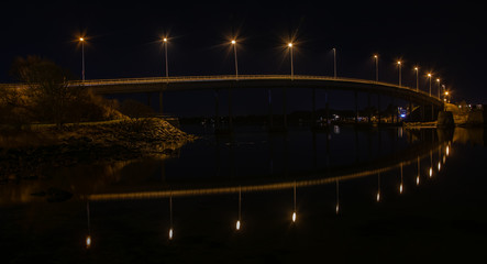 Fototapeta na wymiar Bridge Reflections
