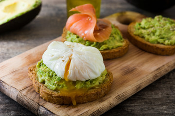 Toasted breads with poached eggs, avocado and salmon


